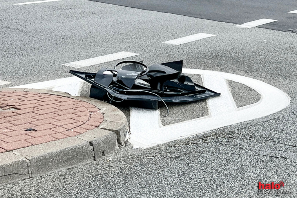 Ciężarówka strąciła sygnalizację nad aleją KEN. FOTO