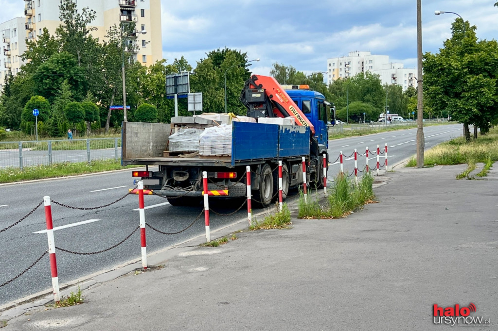 Ciężarówka strąciła sygnalizację nad aleją KEN. FOTO