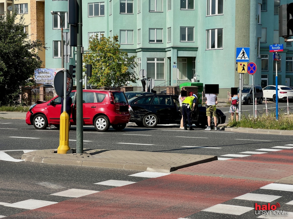 Poważna stłuczka na skrzyżowaniu Belgradzkiej i Rosoła. Niedziałająca sygnalizacja zgubiła kierowców