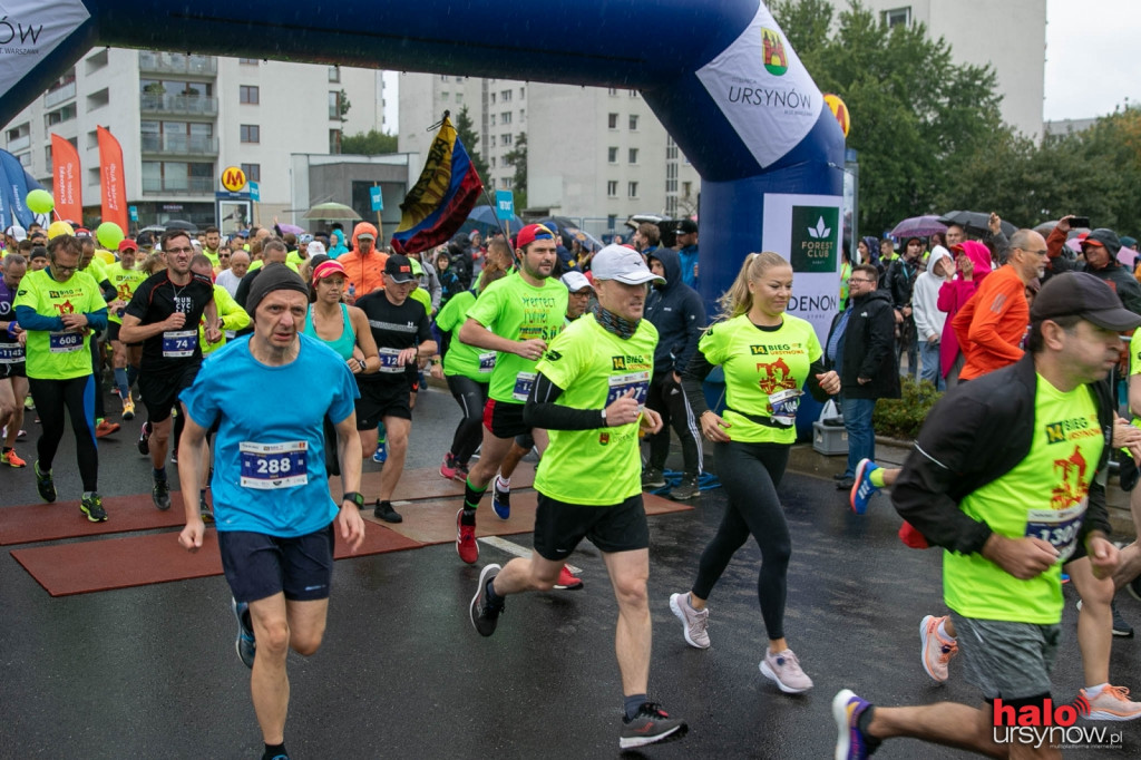 Neonowa fala w alei KEN! 1,3 tys. uczestników w 14. Biegu Ursynowa [ZOBACZ ZDJĘCIA]