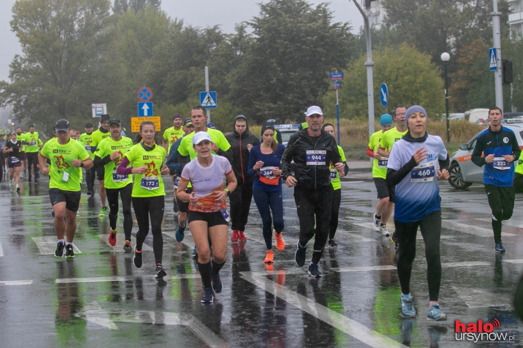 Neonowa fala w alei KEN! 1,3 tys. uczestników w 14. Biegu Ursynowa [ZOBACZ ZDJĘCIA]