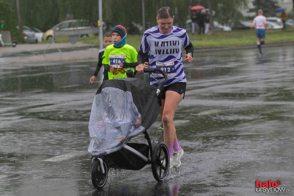 Neonowa fala w alei KEN! 1,3 tys. uczestników w 14. Biegu Ursynowa [ZOBACZ ZDJĘCIA]