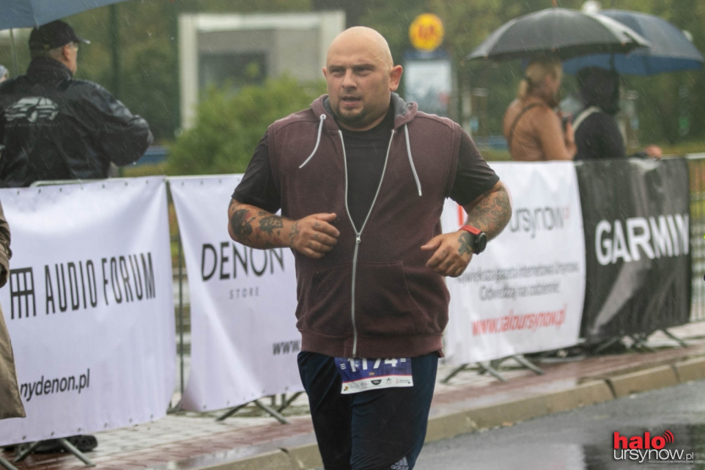 Neonowa fala w alei KEN! 1,3 tys. uczestników w 14. Biegu Ursynowa [ZOBACZ ZDJĘCIA]