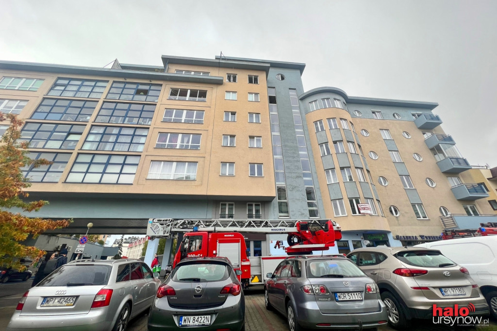 Pożar na Wąwozowej. Potworne zadymienie. Strażak trafił do szpitala