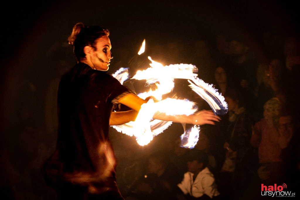 Haloweenowe Fireshow na Ursynowie