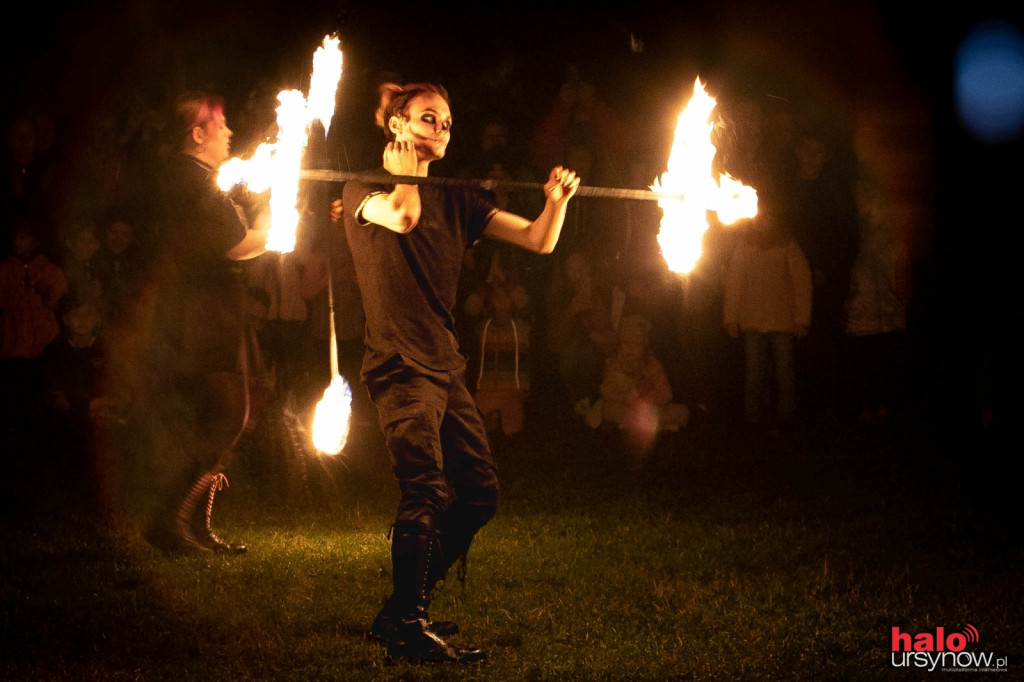 Haloweenowe Fireshow na Ursynowie