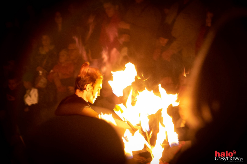 Haloweenowe Fireshow na Ursynowie