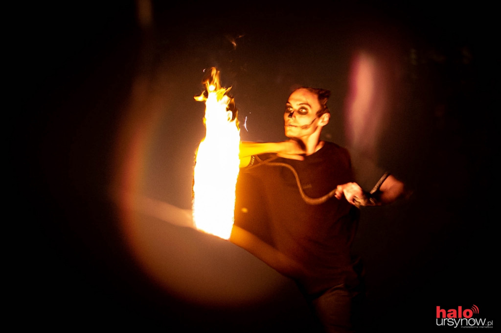 Haloweenowe Fireshow na Ursynowie