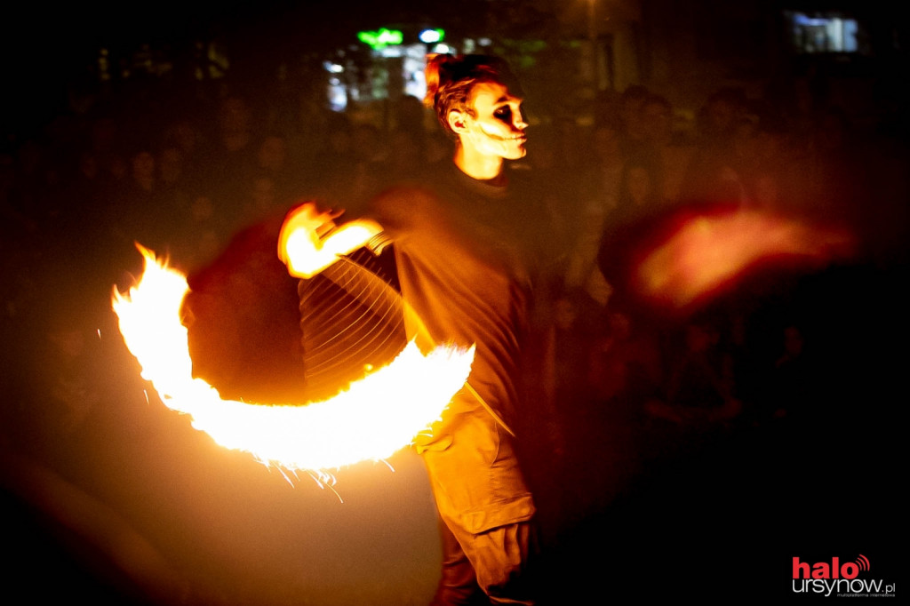 Haloweenowe Fireshow na Ursynowie