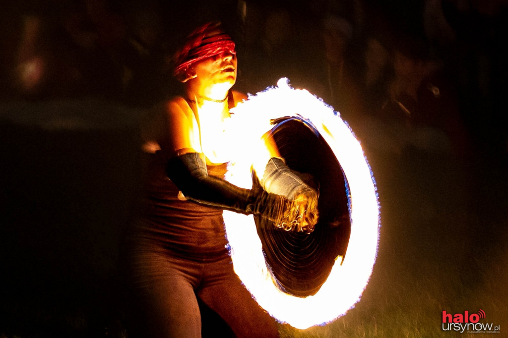 Haloweenowe Fireshow na Ursynowie