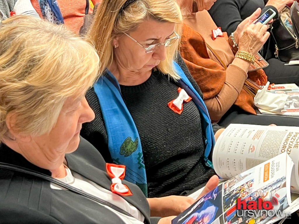 Kobieca strona wolnej Polski. Kluboteka Dojrzałego Człowieka uczciła 104-lecie niepodległości