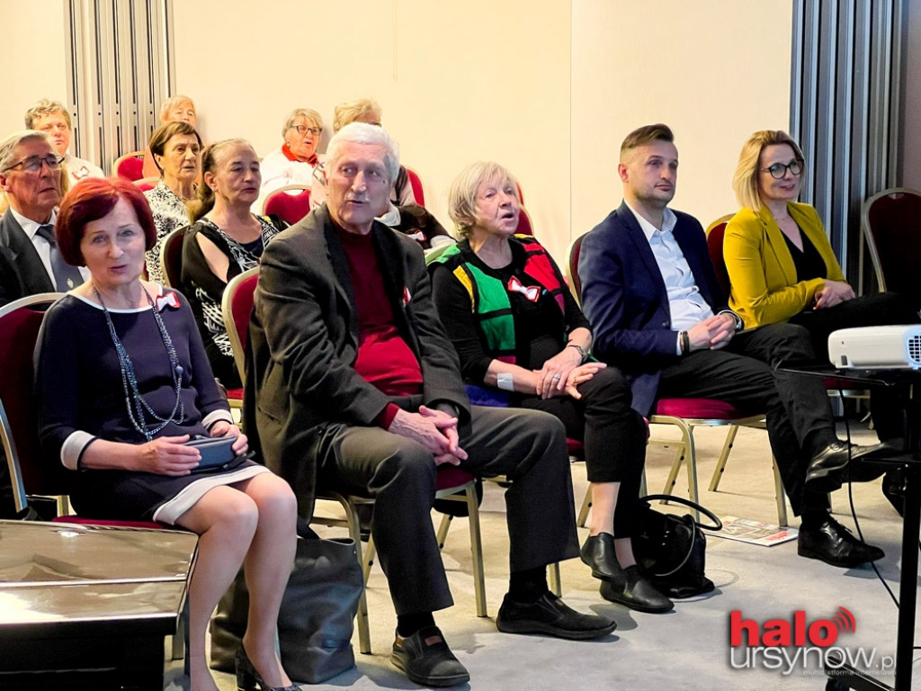 Kobieca strona wolnej Polski. Kluboteka Dojrzałego Człowieka uczciła 104-lecie niepodległości