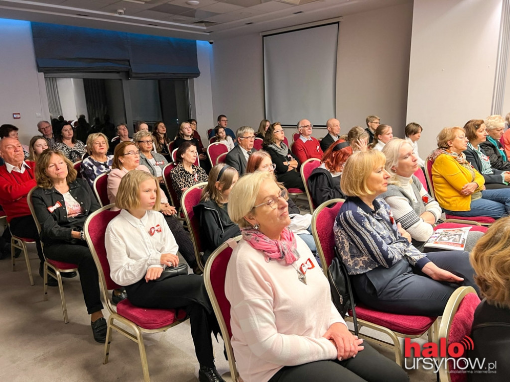 Kobieca strona wolnej Polski. Kluboteka Dojrzałego Człowieka uczciła 104-lecie niepodległości