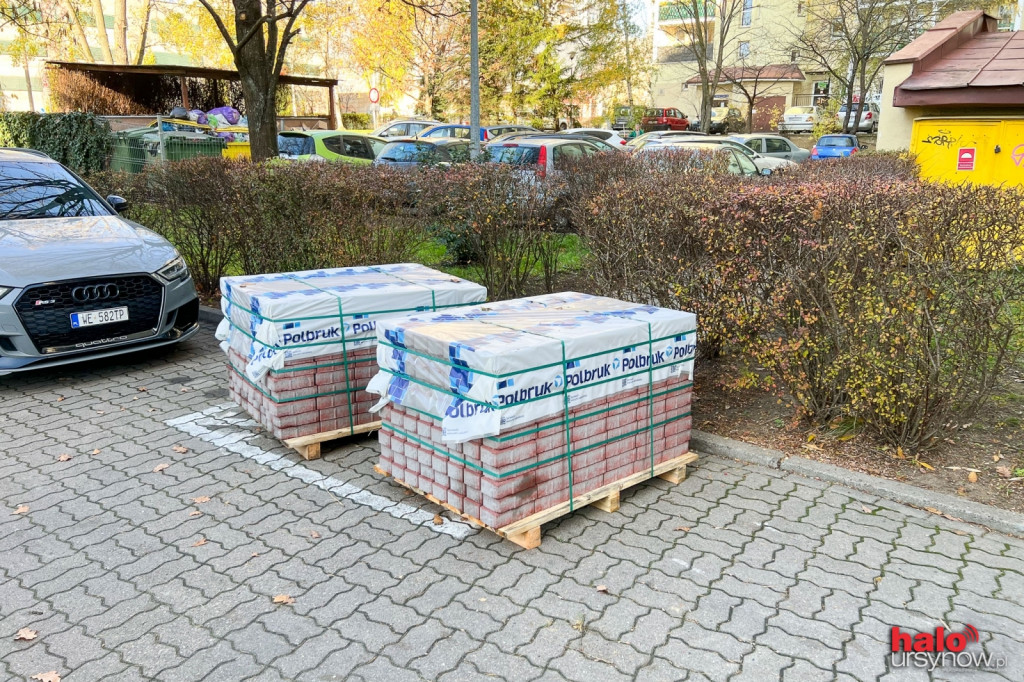 Przejście nie do przejścia. Na zakazie stanęła? kostka brukowa