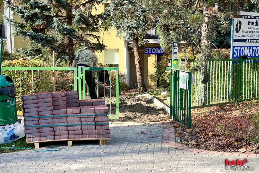Przejście nie do przejścia. Na zakazie stanęła? kostka brukowa