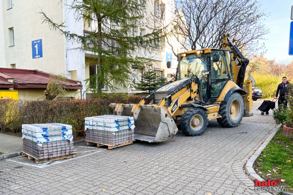 Przejście nie do przejścia. Na zakazie stanęła? kostka brukowa