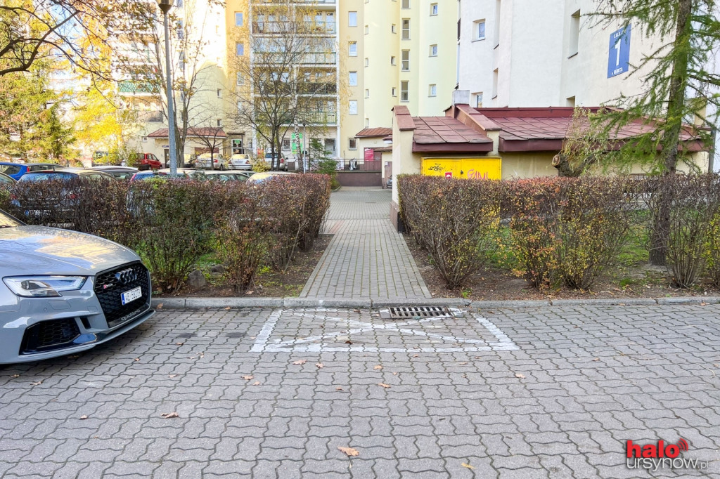 Przejście nie do przejścia. Na zakazie stanęła? kostka brukowa