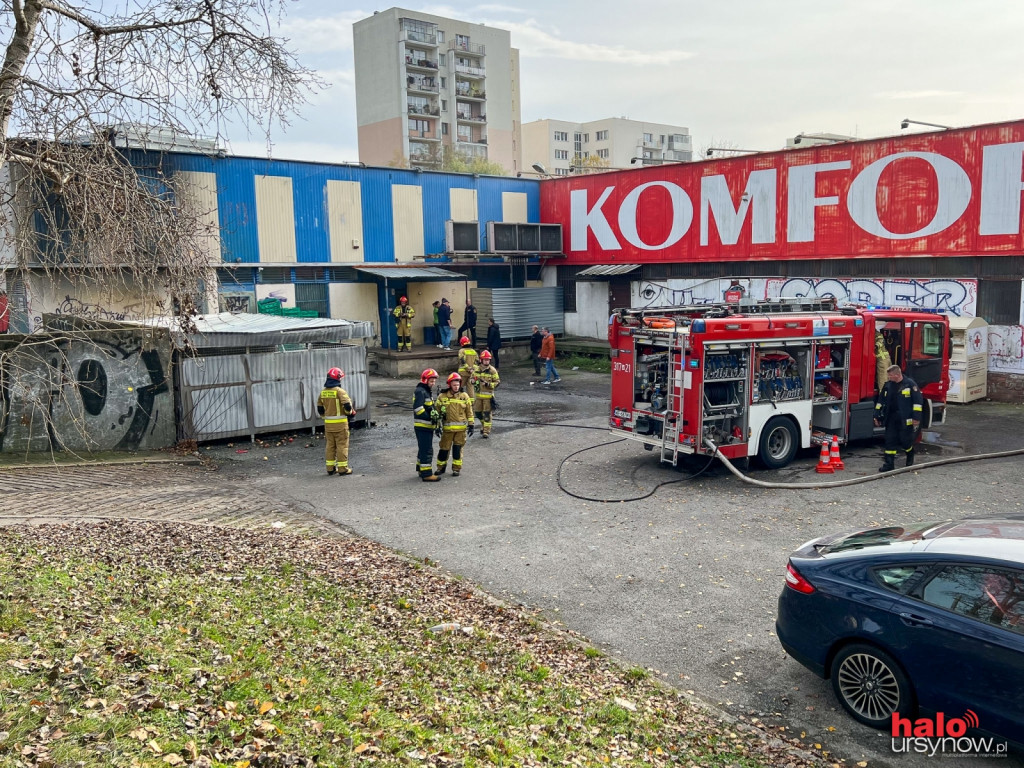 Pożar przy metrze Ursynów. Ogromne kłęby dymu na dzielnicą