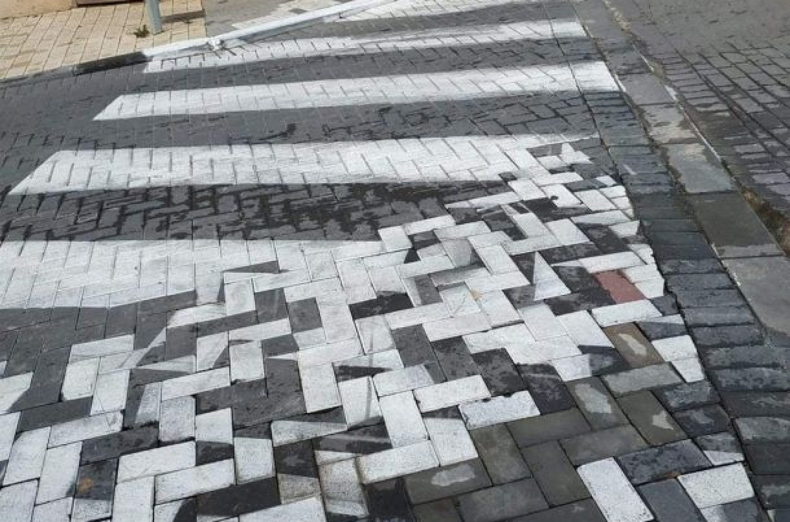 ?Jak dobrze, że położyli płyty?. A co jest nie tak z kostką Bauma?