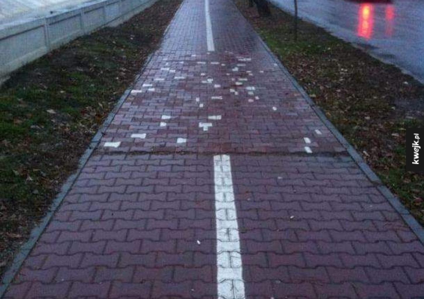 ?Jak dobrze, że położyli płyty?. A co jest nie tak z kostką Bauma?