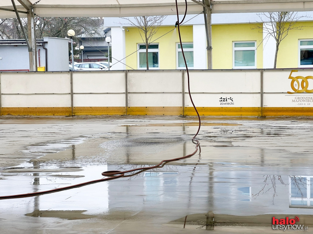 Nie przed świętami, ale tuż po. Otwarcie bezpłatnego lodowiska na Ursynowie