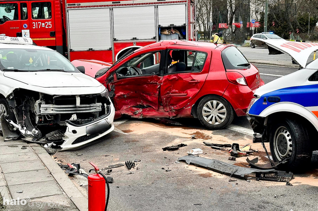 Wypadek na Puławskiej. Lądował śmigłowiec LPR