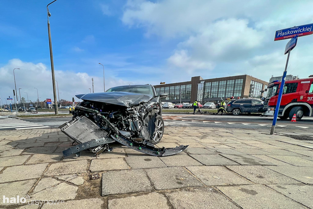 Groźnie wyglądająca kolizja na Płaskowickiej