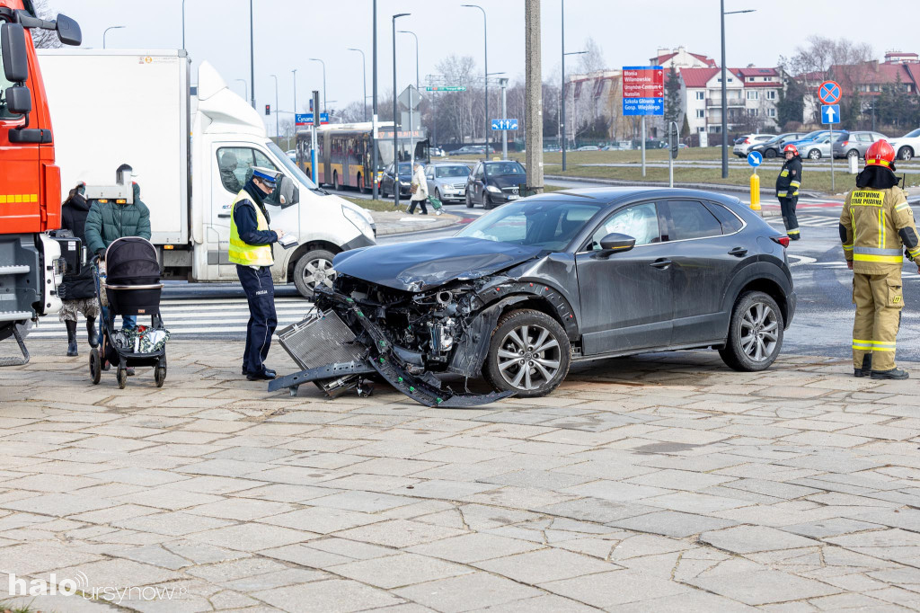 Groźnie wyglądająca kolizja na Płaskowickiej