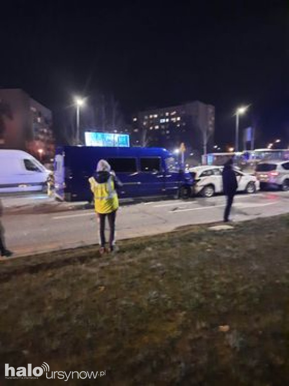Bus wjechał w 5 aut