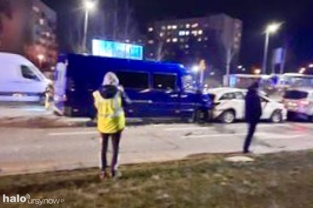 Bus wjechał w 5 aut