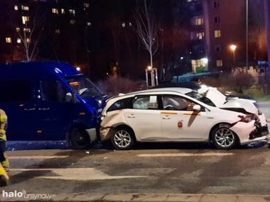 Bus wjechał w 5 aut