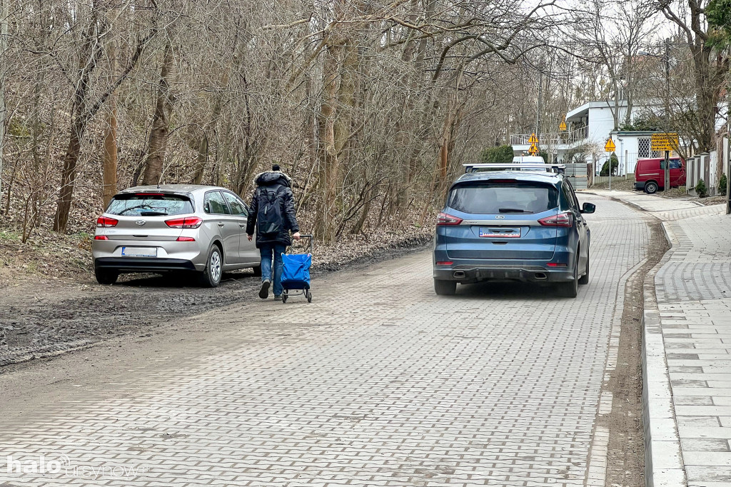 Dzielnica buduje niepotrzebny chodnik?