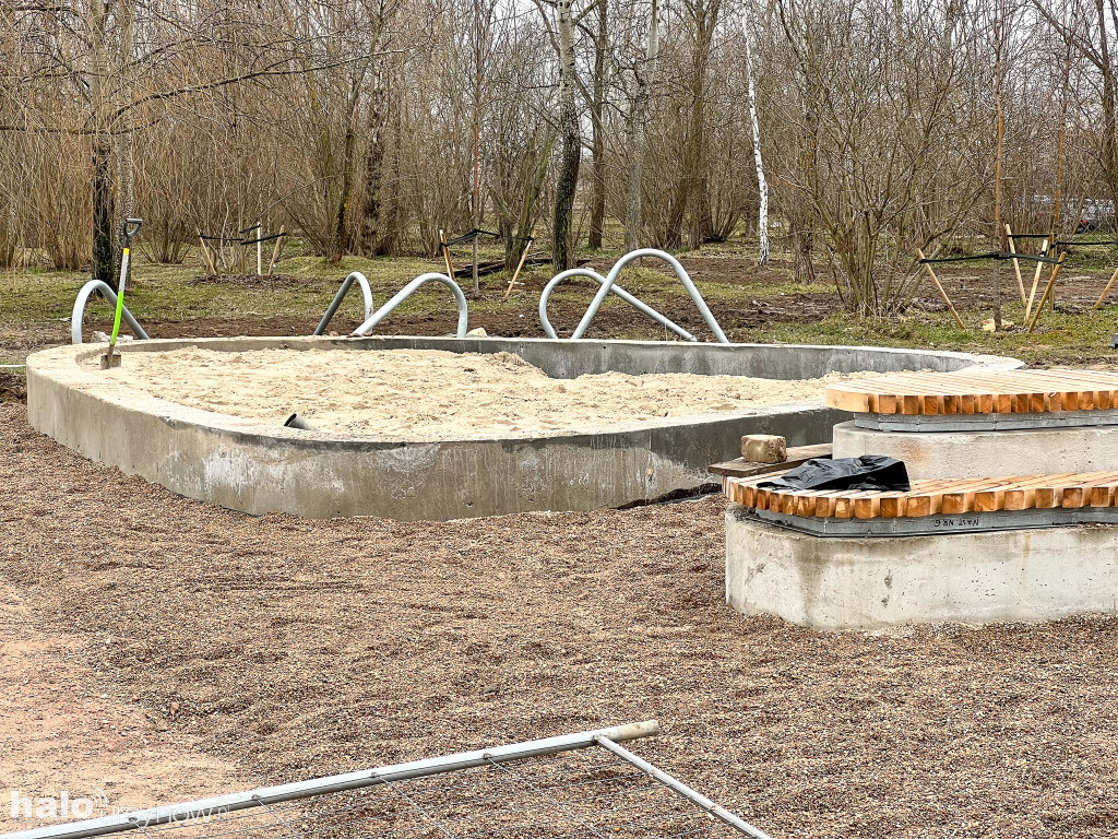 Park Cichociemnych prawie gotowy!