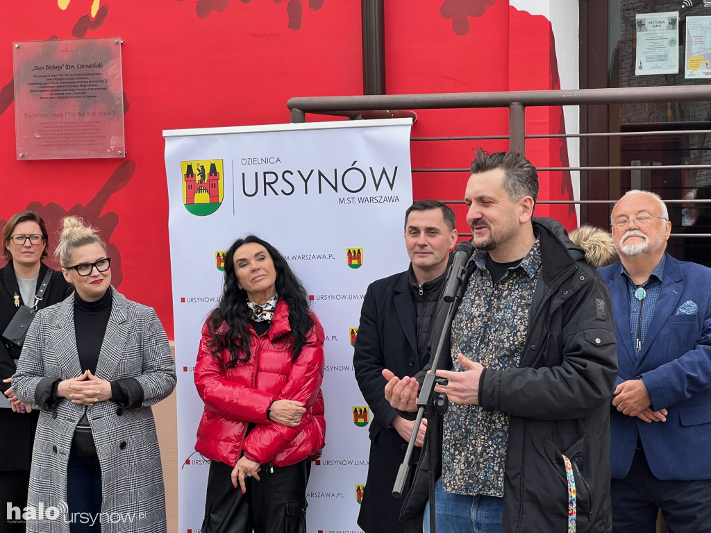 Mural z Krzysztofem Krawczykiem odsłonięty