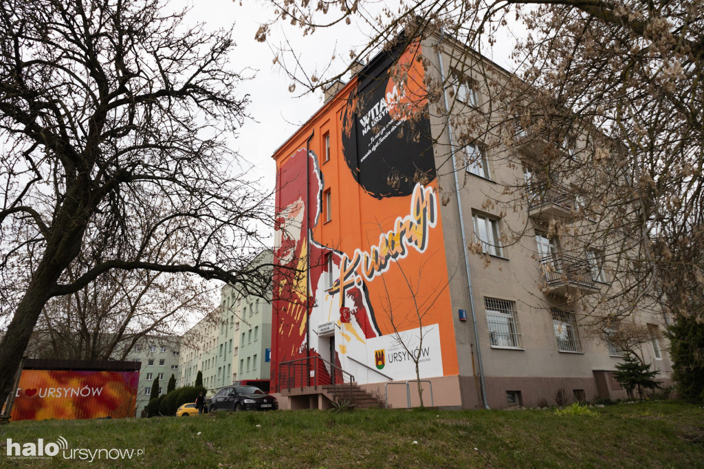 Mural z Krzysztofem Krawczykiem odsłonięty