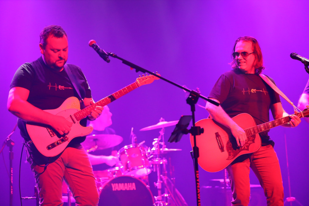 Kolorowe Gitary z przebojami Czerwonych Gitar