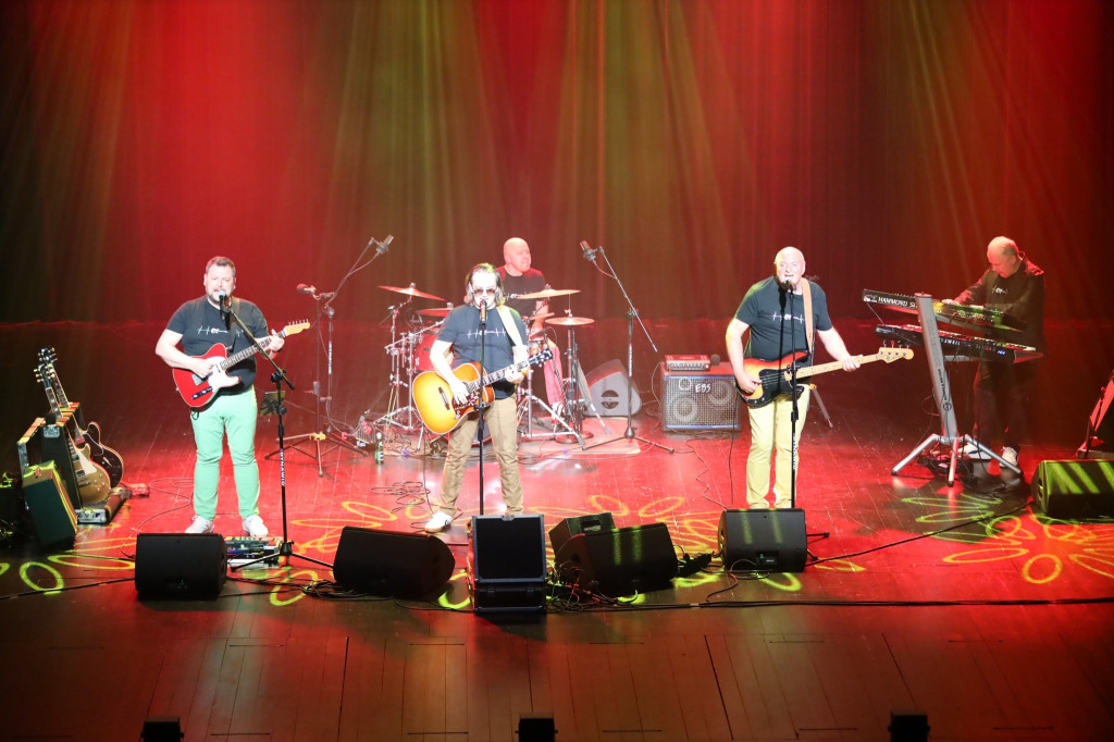 Kolorowe Gitary z przebojami Czerwonych Gitar