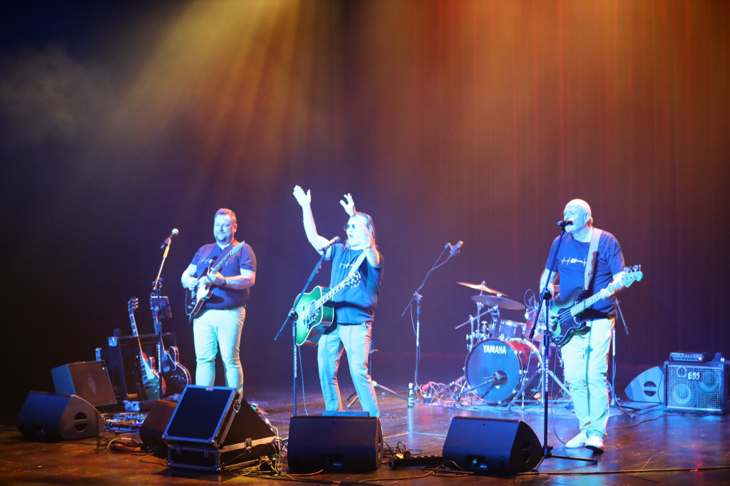 Kolorowe Gitary z przebojami Czerwonych Gitar