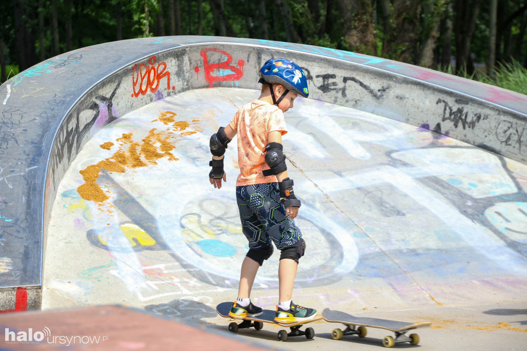 Mali skejci na skateparku na Przy Bażantarni