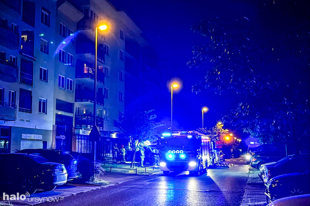 Nocny pożar w alei KEN