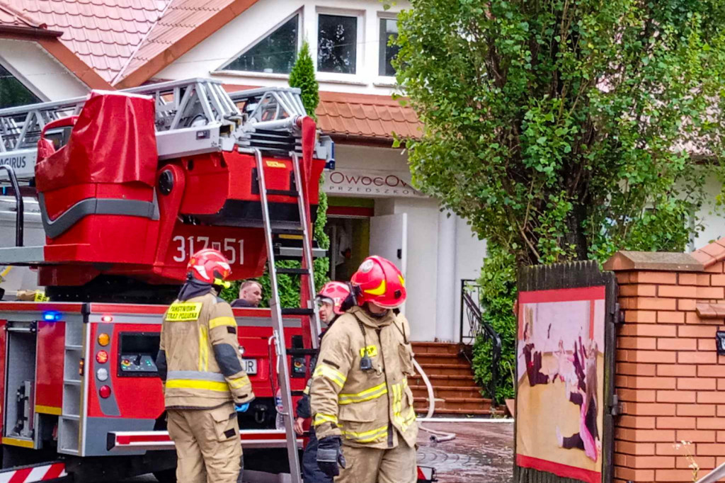 Piorun uderzył w dach przedszkola na Ursynowie
