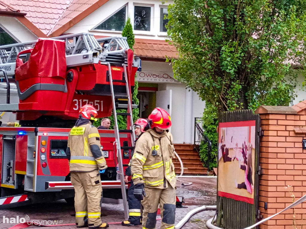 Piorun uderzył w dach przedszkola na Ursynowie