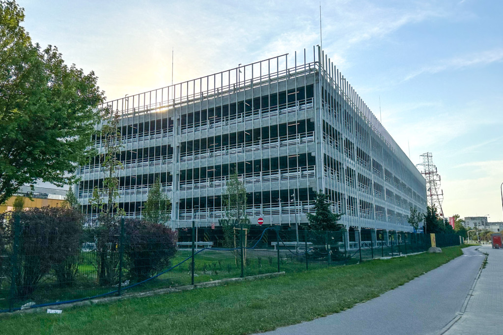 Parking przy Onkologii prawie gotowy