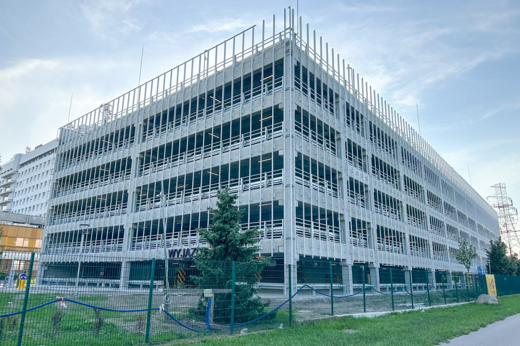 Parking przy Onkologii prawie gotowy