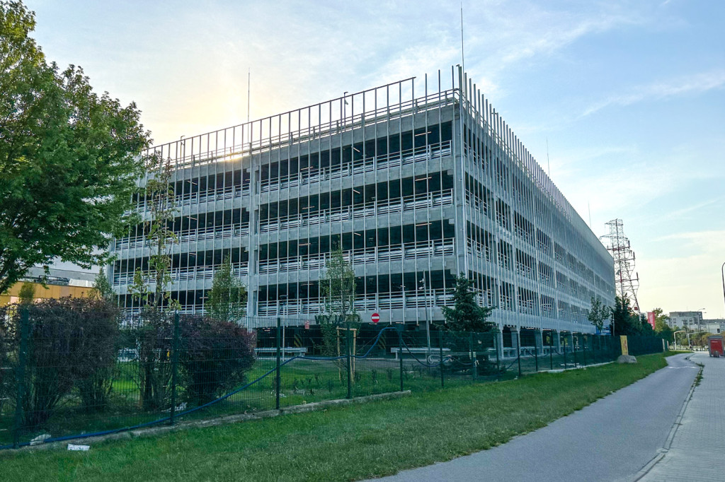 Parking przy Onkologii prawie gotowy