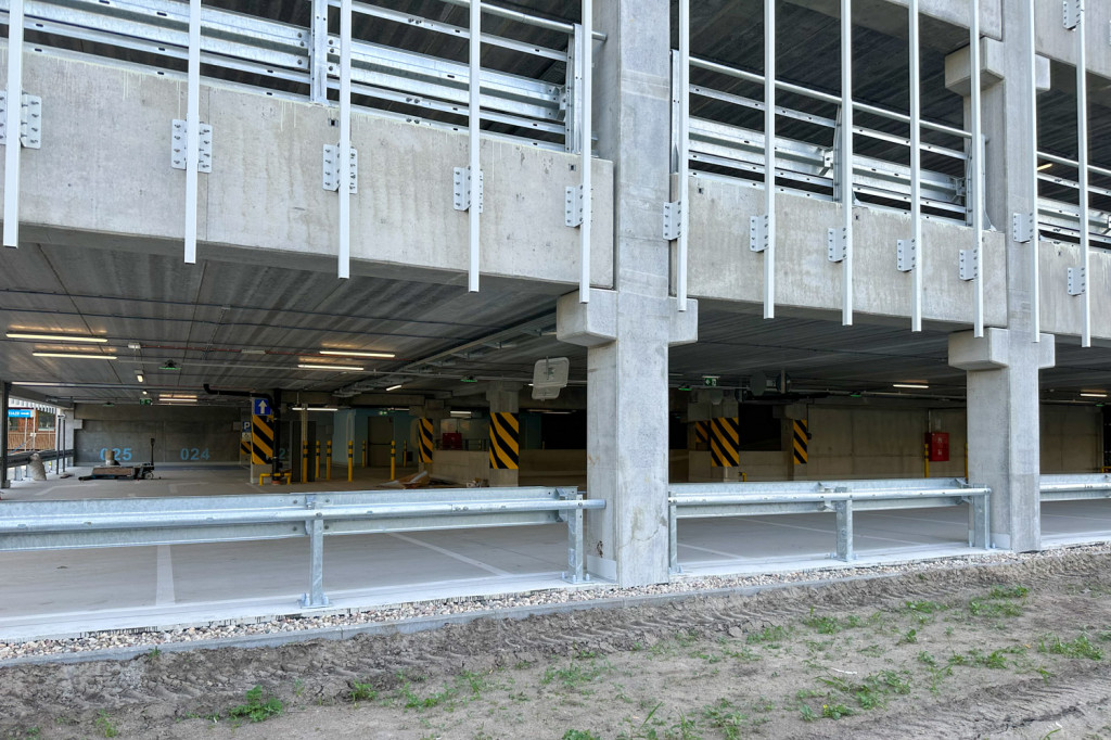 Parking przy Onkologii prawie gotowy