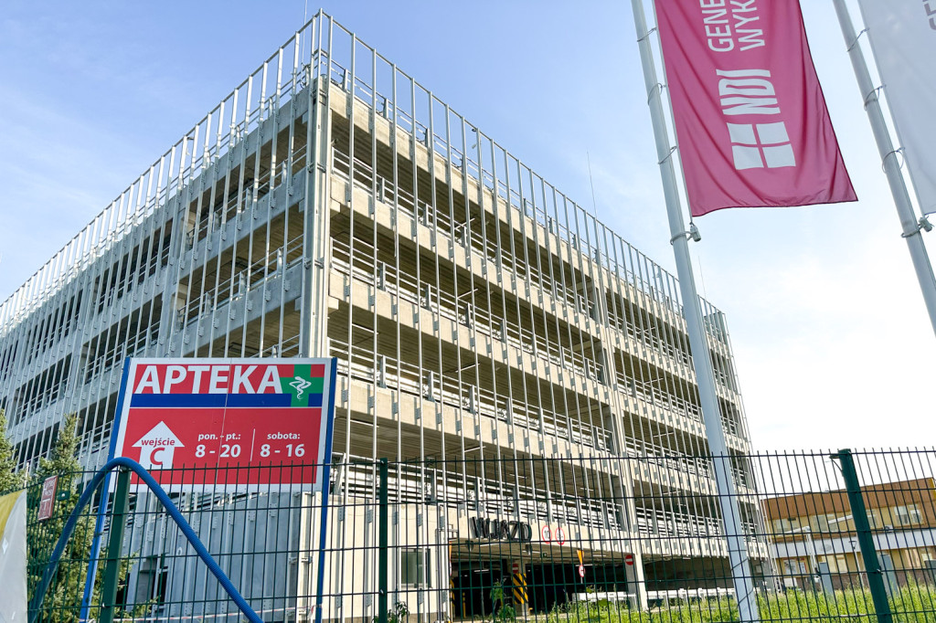 Parking przy Onkologii prawie gotowy