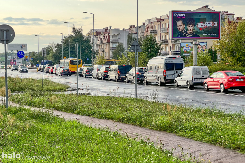 Korki po wypadku na zjeździe na POW