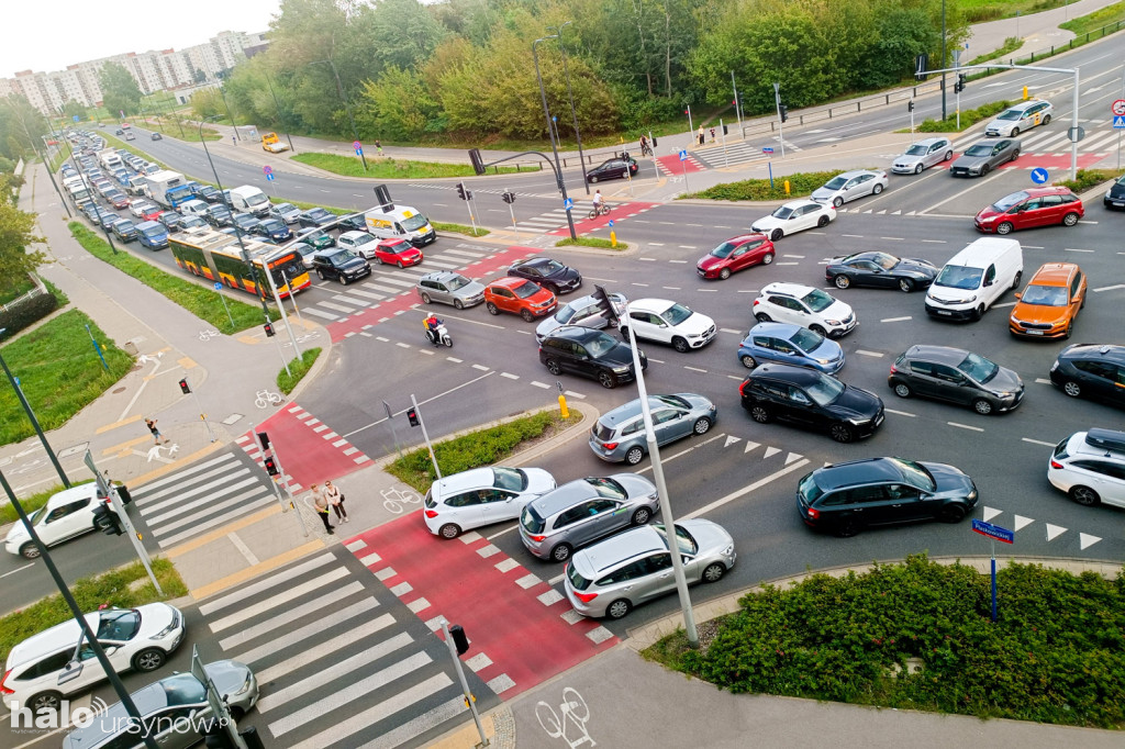 Korki po wypadku na zjeździe na POW