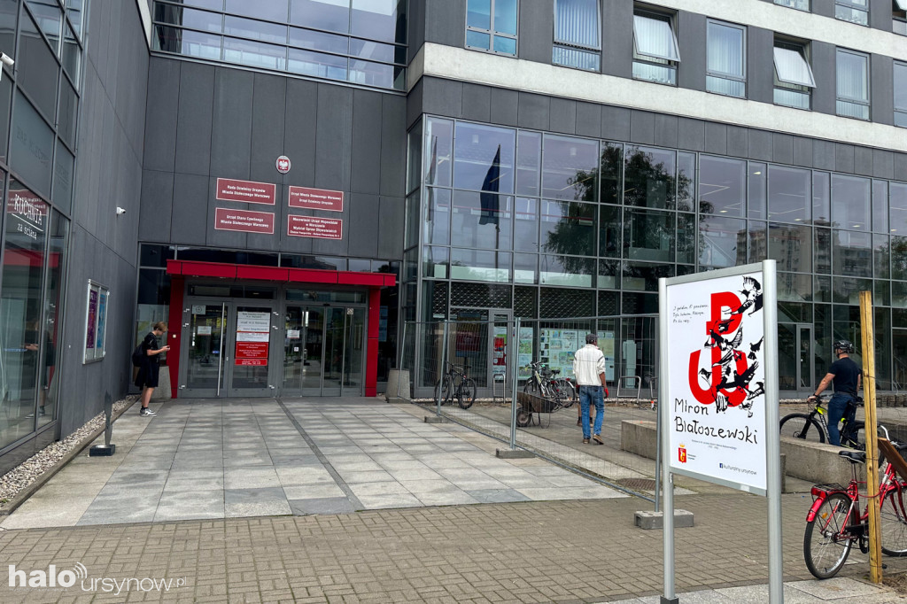 Ruszyła przebudowa placu przed ratuszem
